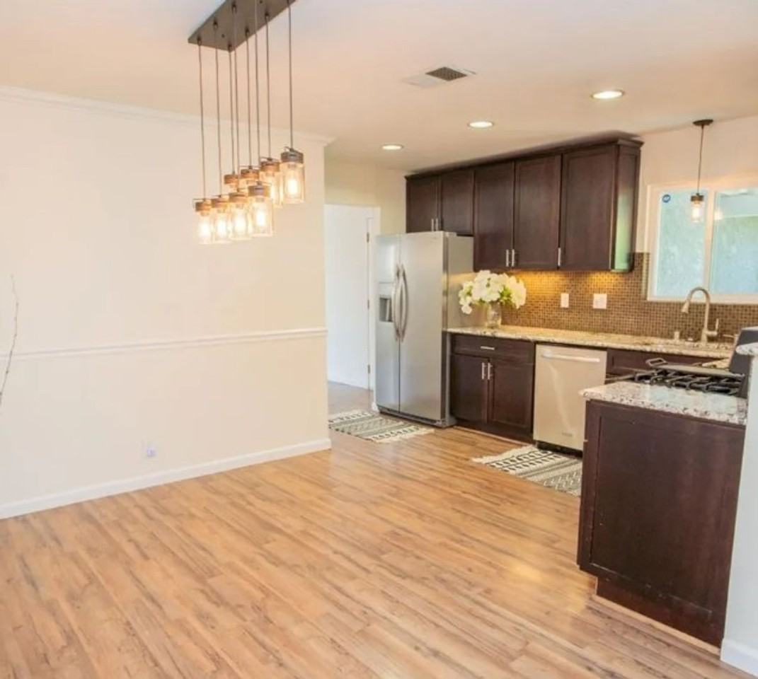1115 Church St - Photo 2 of 10