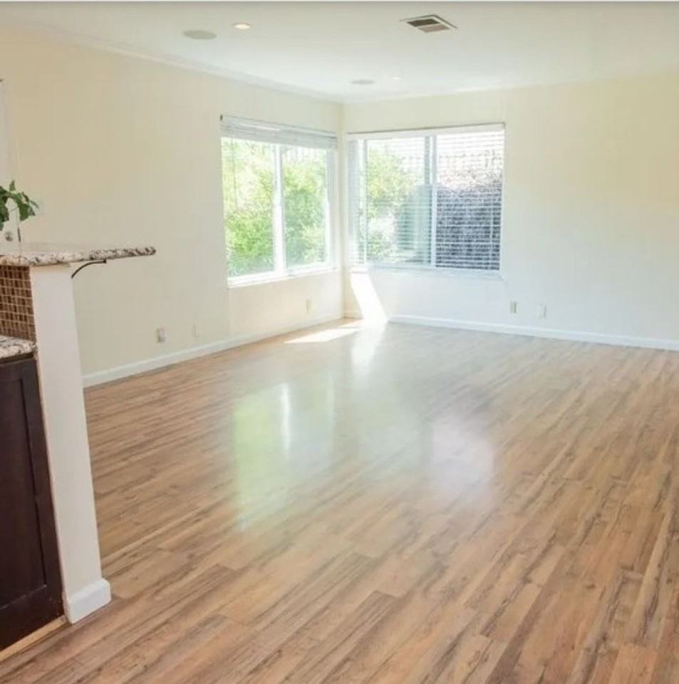 1115 Church St - Photo 3 of 10