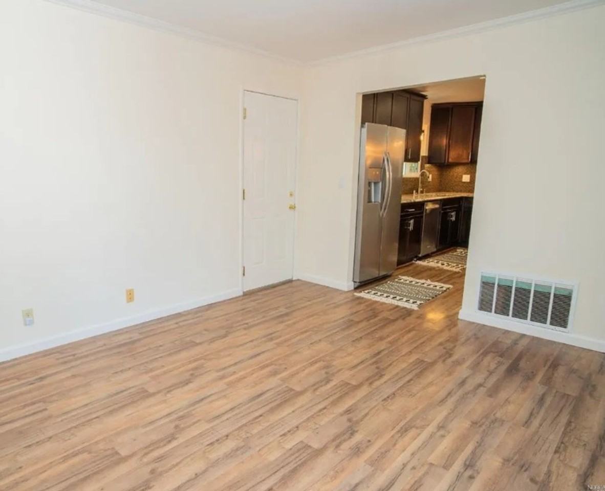 1115 Church St - Photo 5 of 10