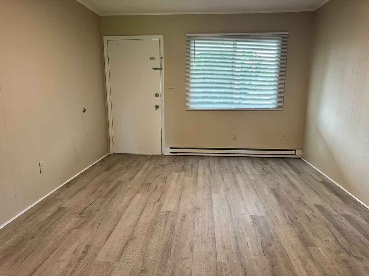 511 Everett Ln #2 - Photo 6 of 17