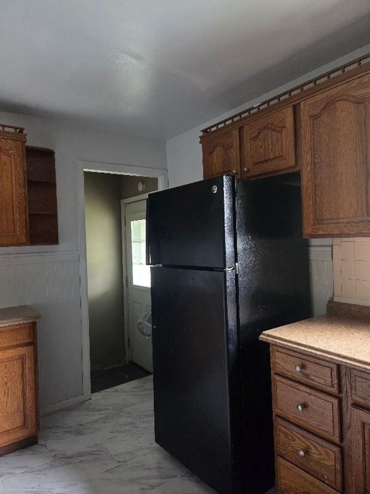 1225 Scott Ave - Photo 2 of 7