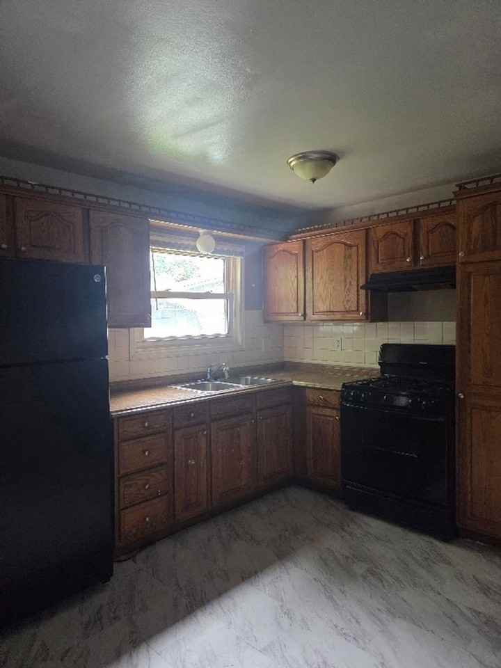 1225 Scott Ave - Photo 3 of 7