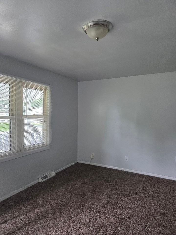 1225 Scott Ave - Photo 4 of 7
