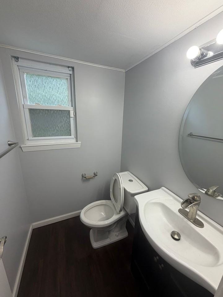 725 Birmingham Ave - Photo 4 of 25