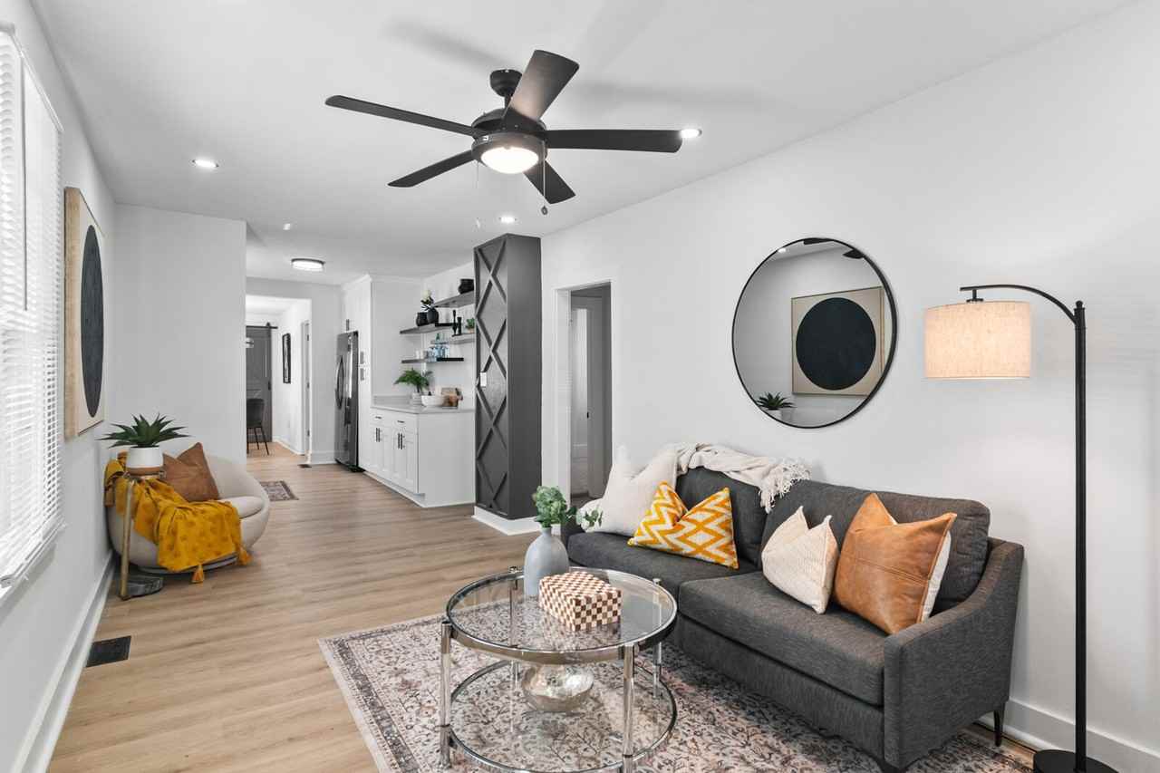 2207 Marshall Ave - Photo 5 of 38