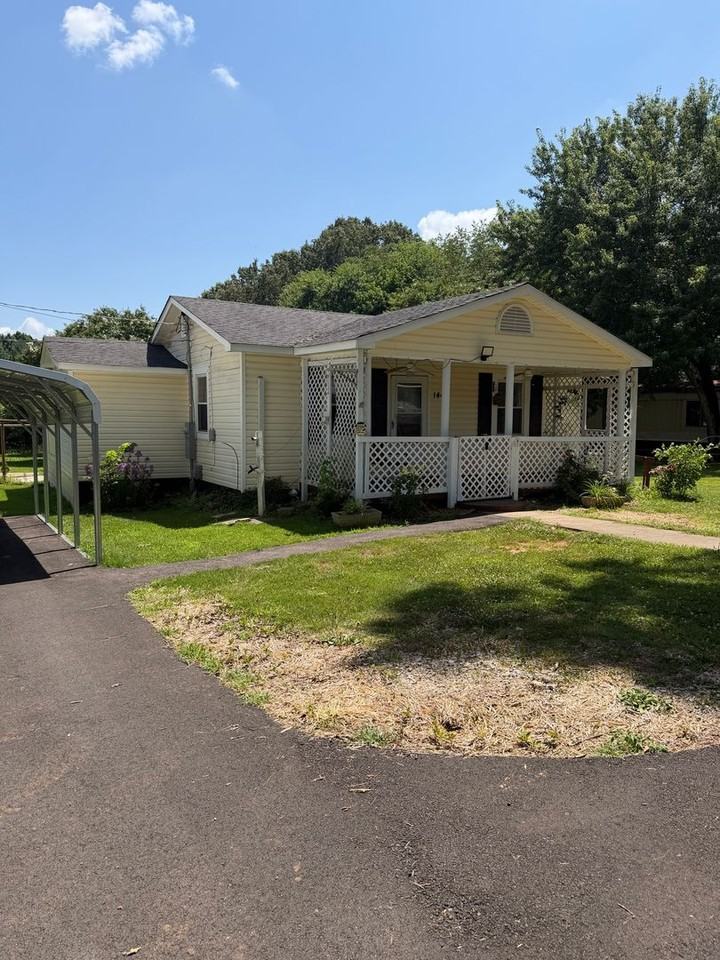 144 Lacy Cir - Photo 2 of 26