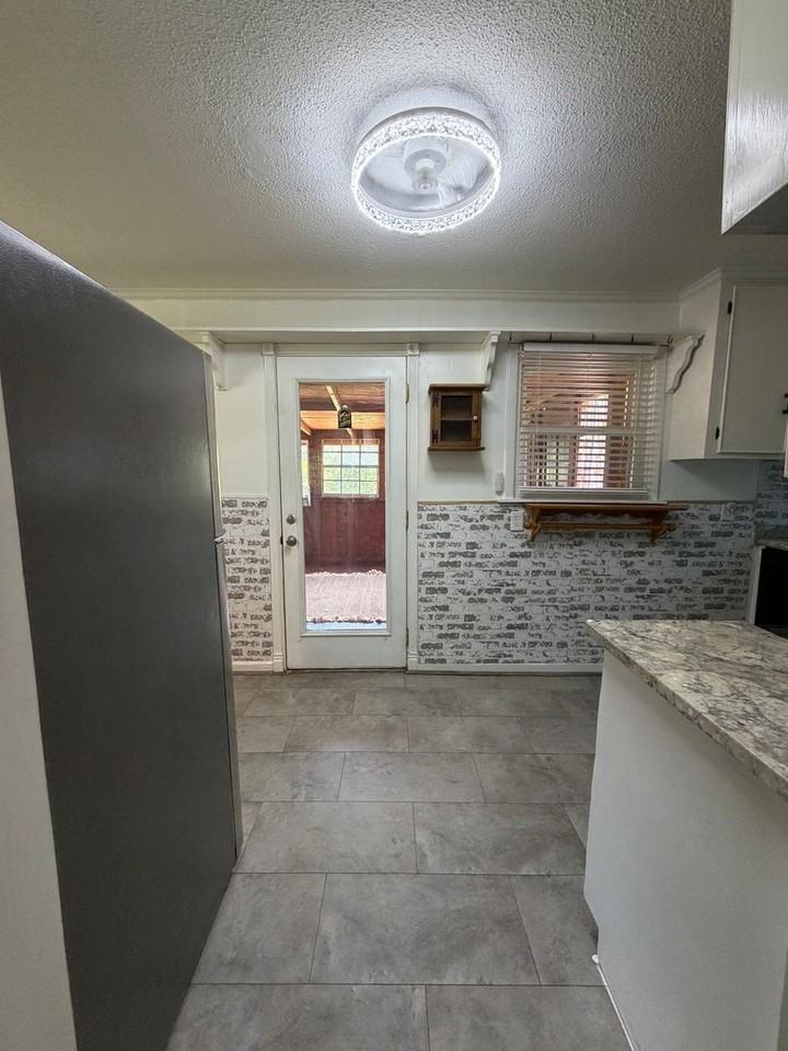 144 Lacy Cir - Photo 7 of 26