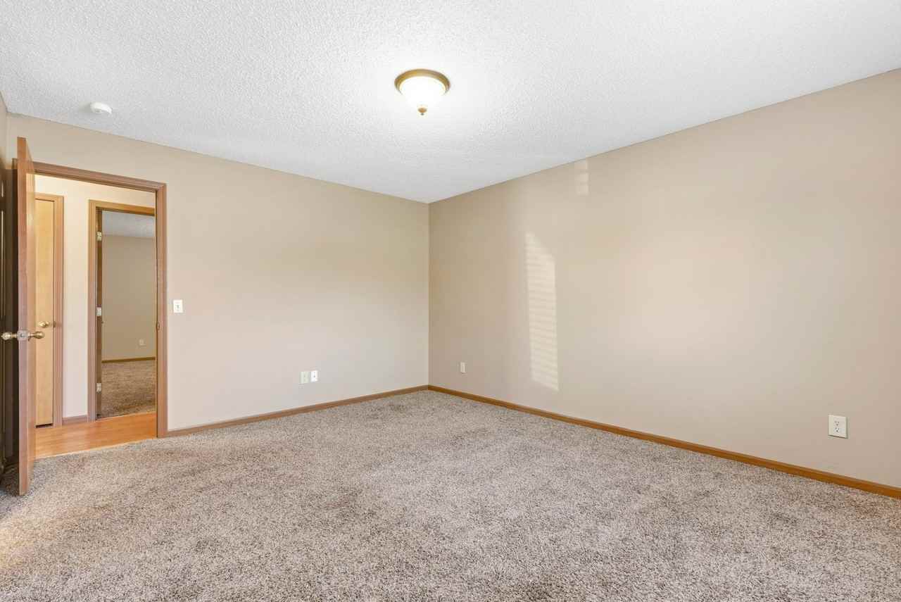 510 E Arrowhead St - Photo 3 of 8