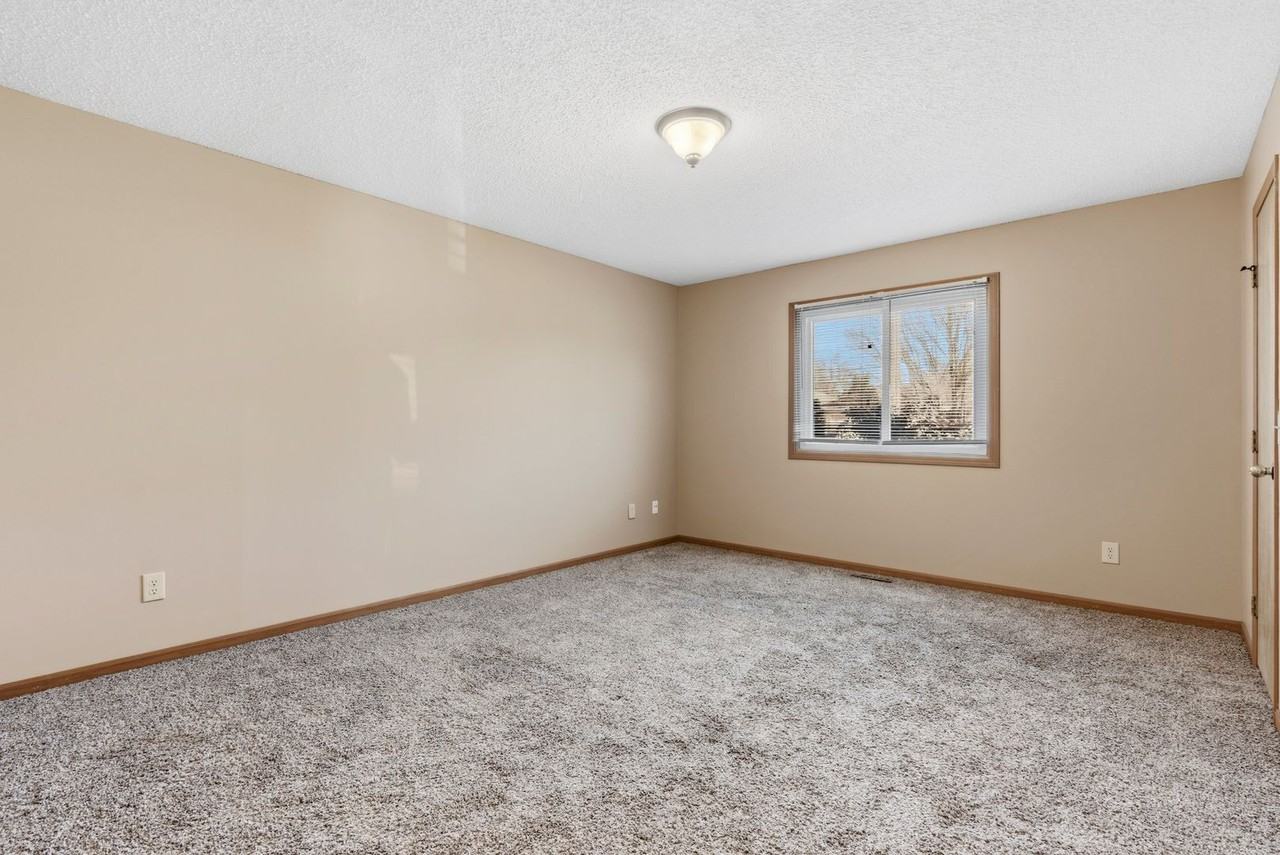 510 E Arrowhead St - Photo 5 of 8