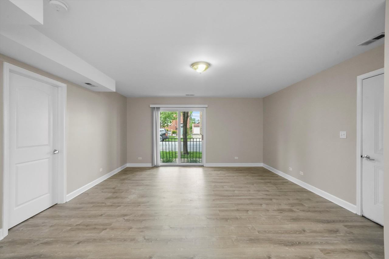 3423 Ridgeland Ave #101 - Photo 2 of 27