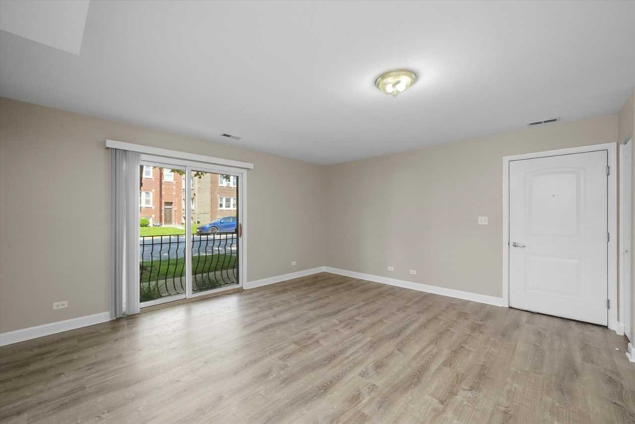 3423 Ridgeland Ave #101 - Photo 4 of 27
