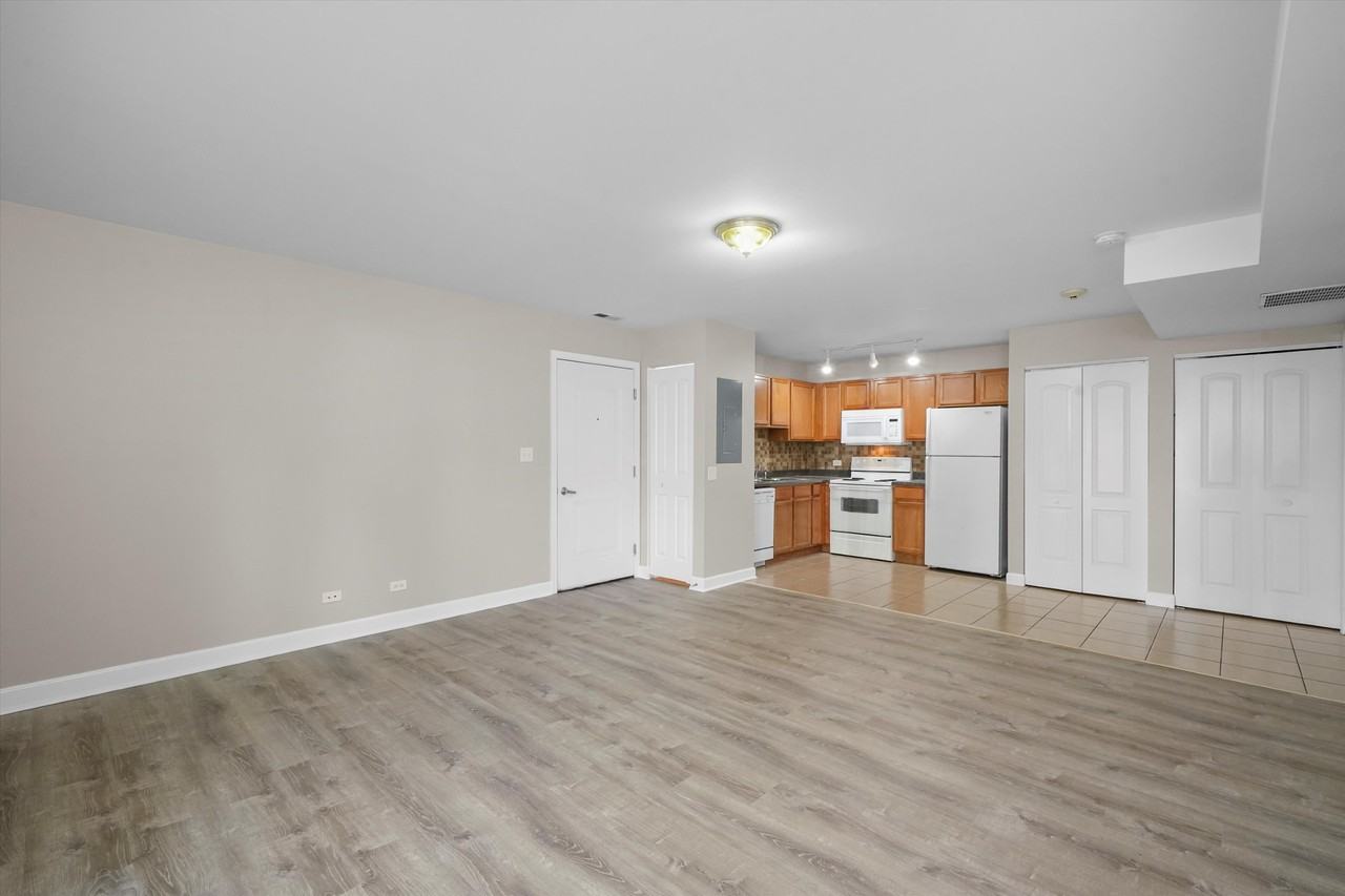 3423 Ridgeland Ave #101 - Photo 5 of 27