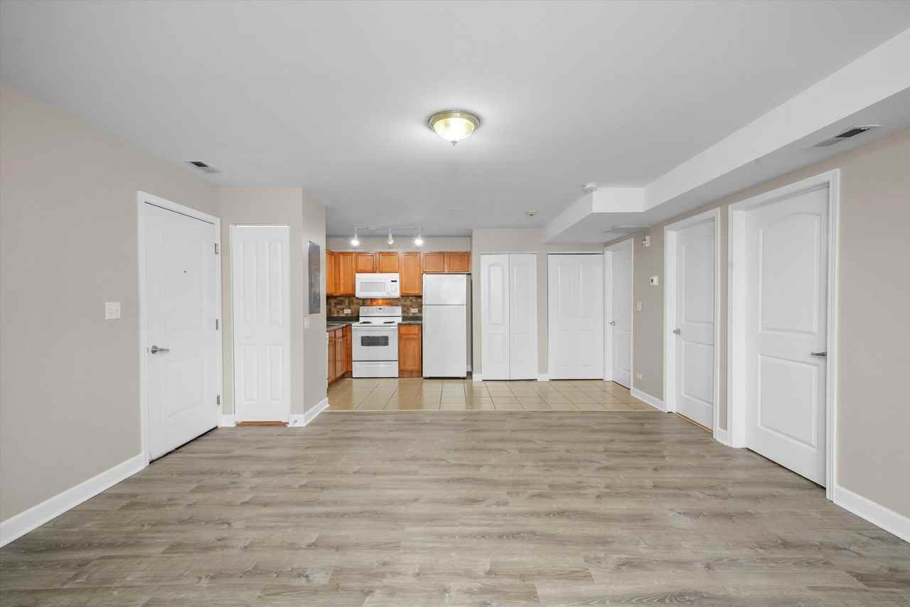 3423 Ridgeland Ave #101 - Photo 6 of 27