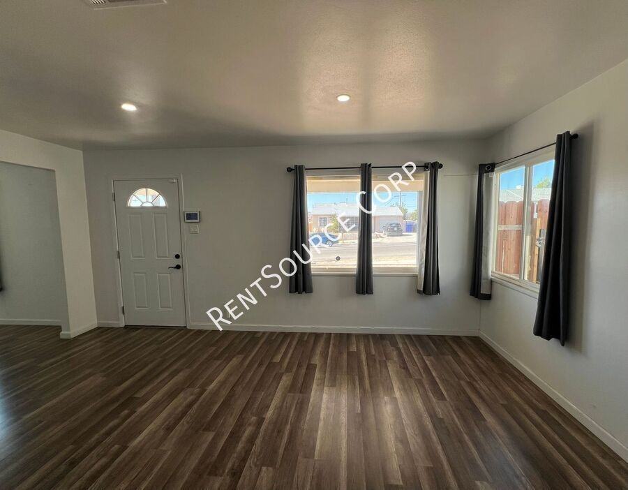 222 E Virginia Way - Photo 4 of 28