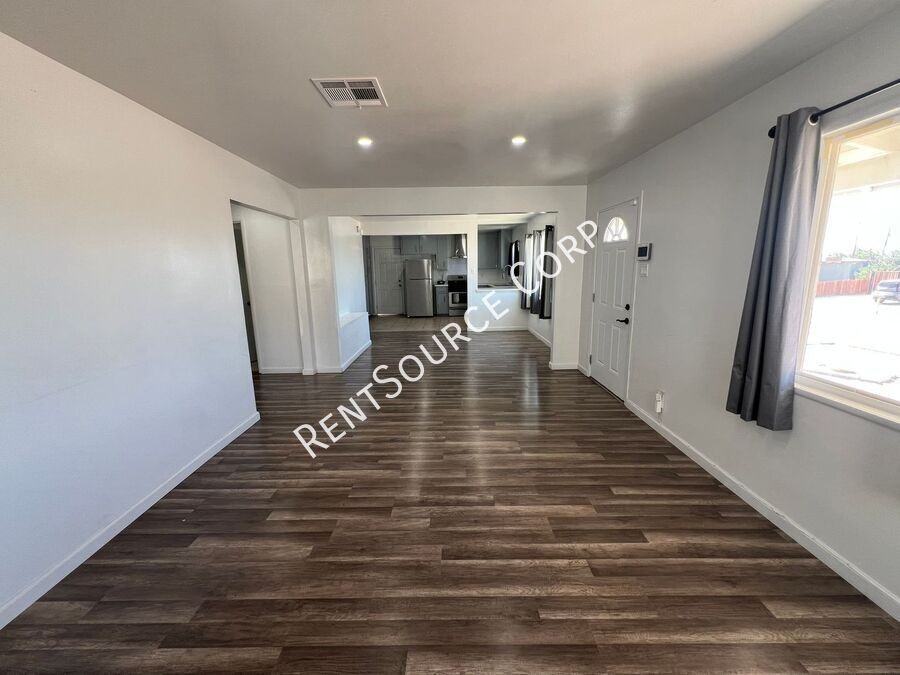 222 E Virginia Way - Photo 5 of 28