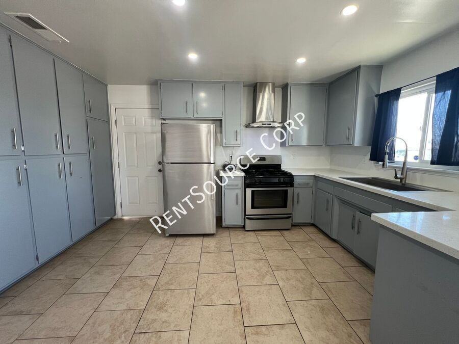 222 E Virginia Way - Photo 7 of 28