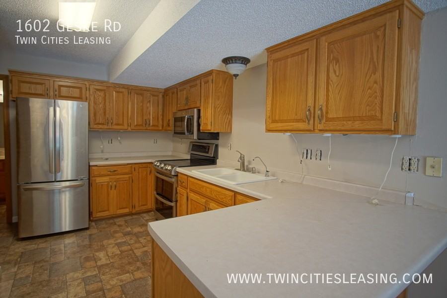 1602 Geske Rd - Photo 3 of 24