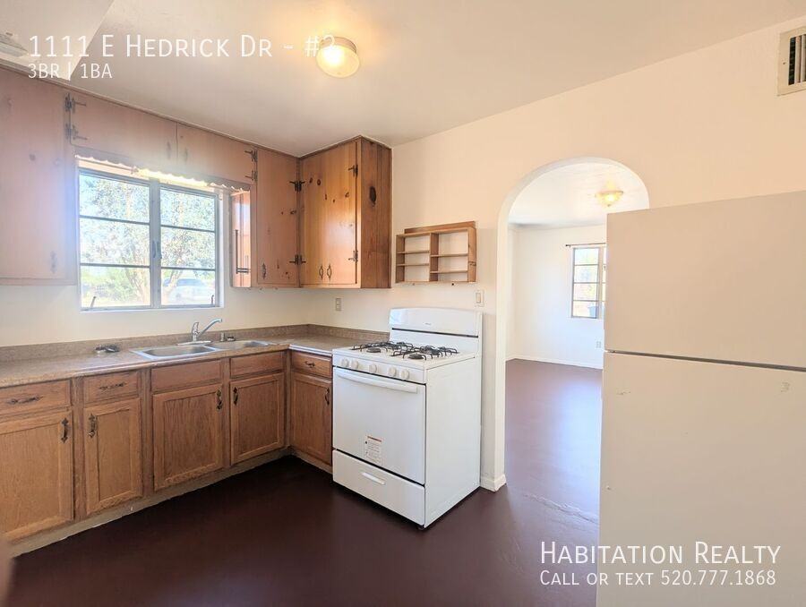 1111 E Hedrick Dr #2 - Photo 3 of 23