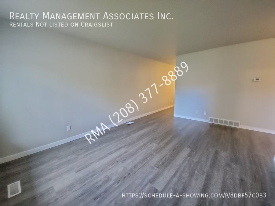 4106 N Tredwell Pl - Photo 2 of 14