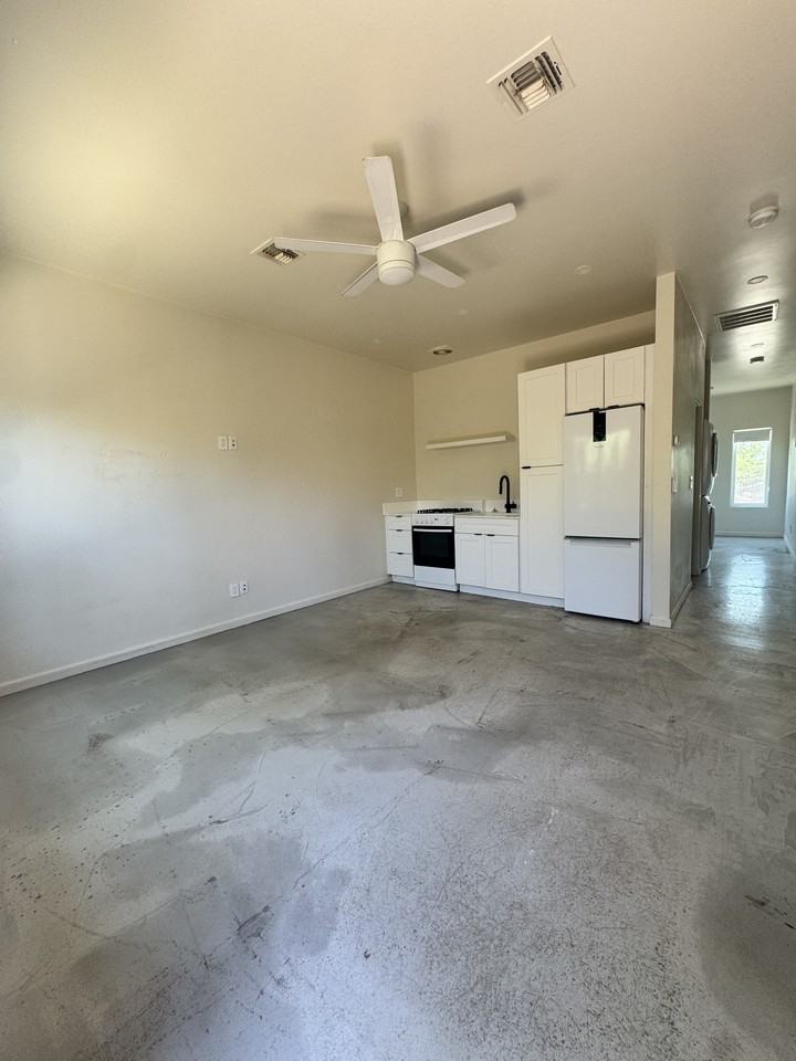 1839 W Hazelwood St Rear #REAR - Photo 3 of 15