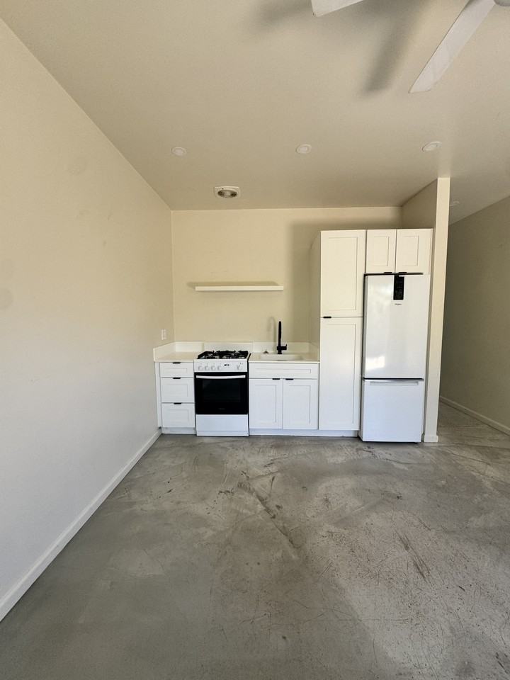 1839 W Hazelwood St Rear #REAR - Photo 4 of 15