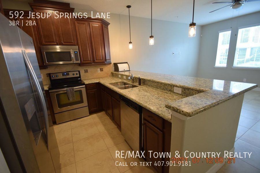 592 Jesup Springs Ln - Photo 4 of 46