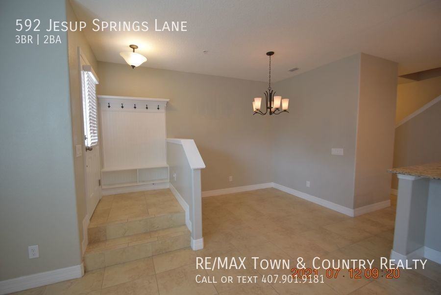 592 Jesup Springs Ln - Photo 7 of 46