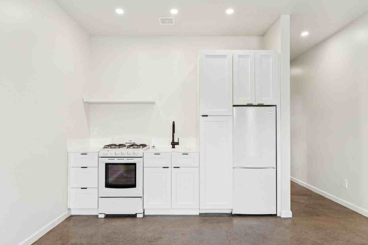 1717 W Berridge Ln Rear #REAR - Photo 5 of 6