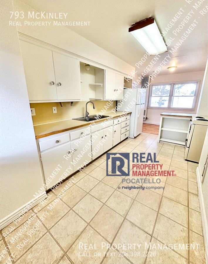 793 Mckinley Ave - Photo 3 of 14
