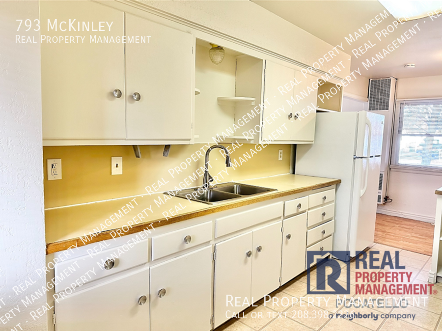 793 Mckinley Ave - Photo 4 of 14
