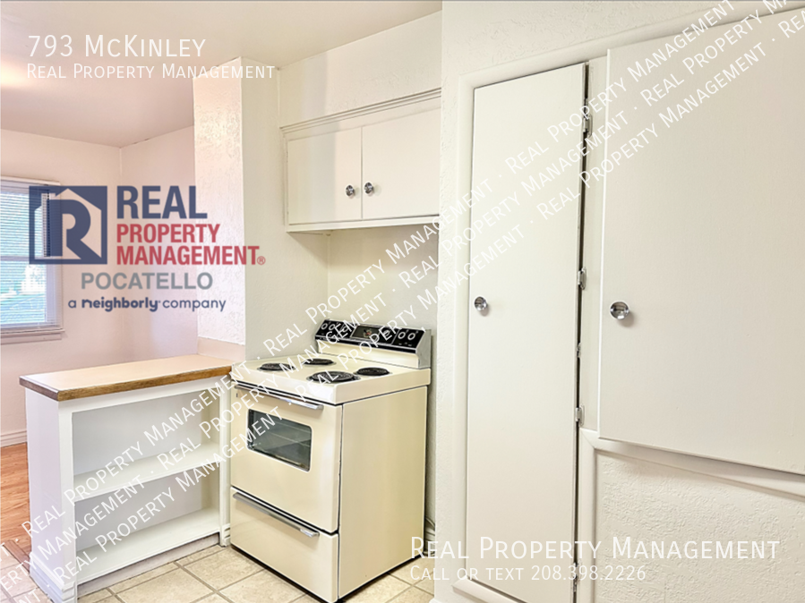 793 Mckinley Ave - Photo 5 of 14