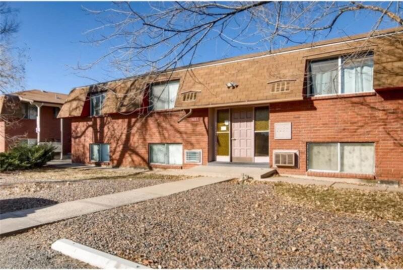290 S Hoyt St #4 - Photo 3 of 27