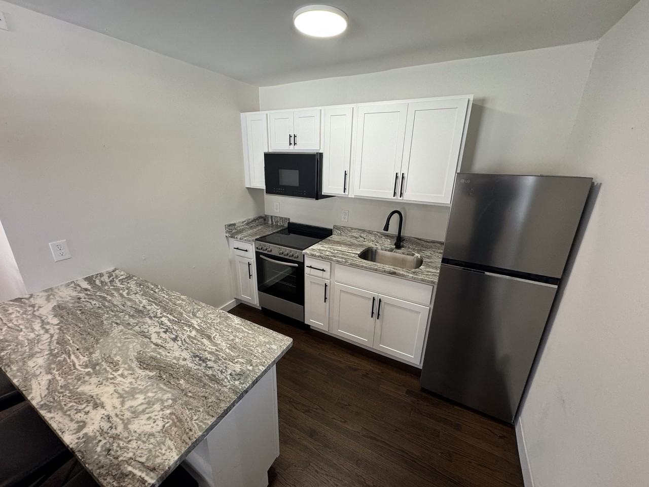 98 East Market Street - Photo 6 of 17