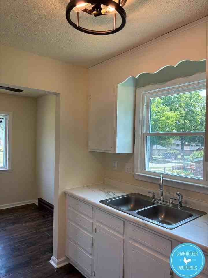 839 East Lafayette Street - Photo 3 of 10