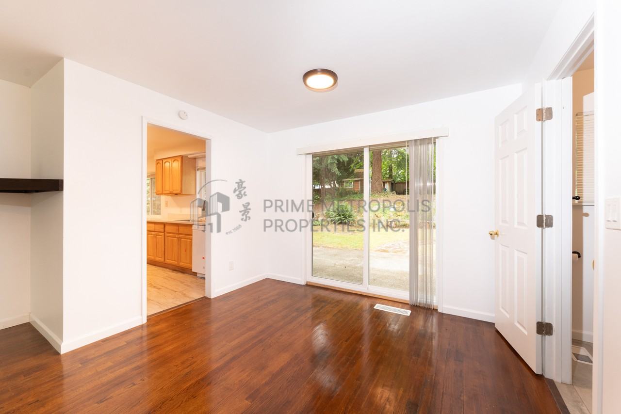 13033 27th Ave Ne #1 - Photo 4 of 21