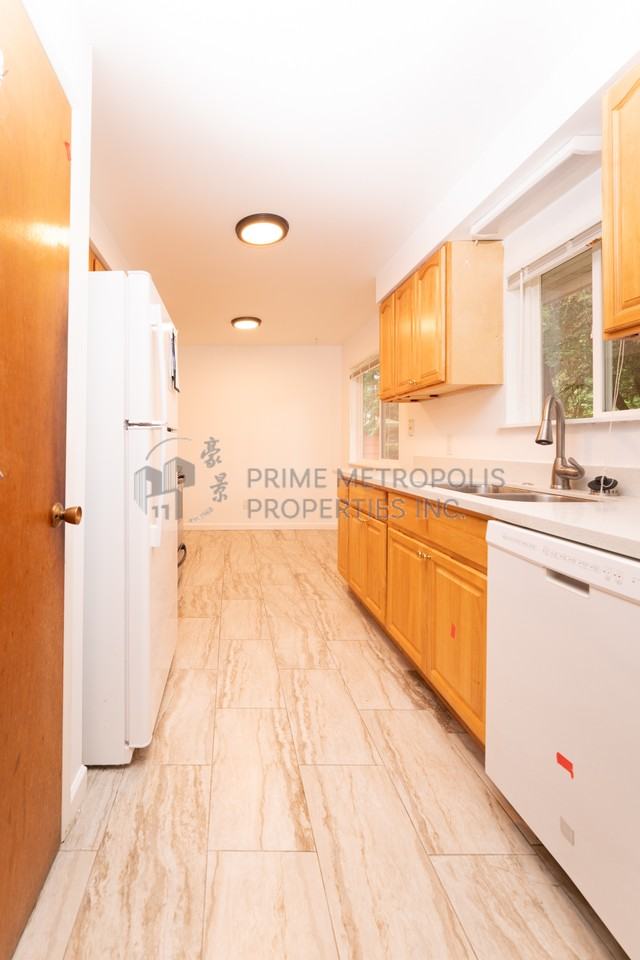 13033 27th Ave Ne #1 - Photo 5 of 21