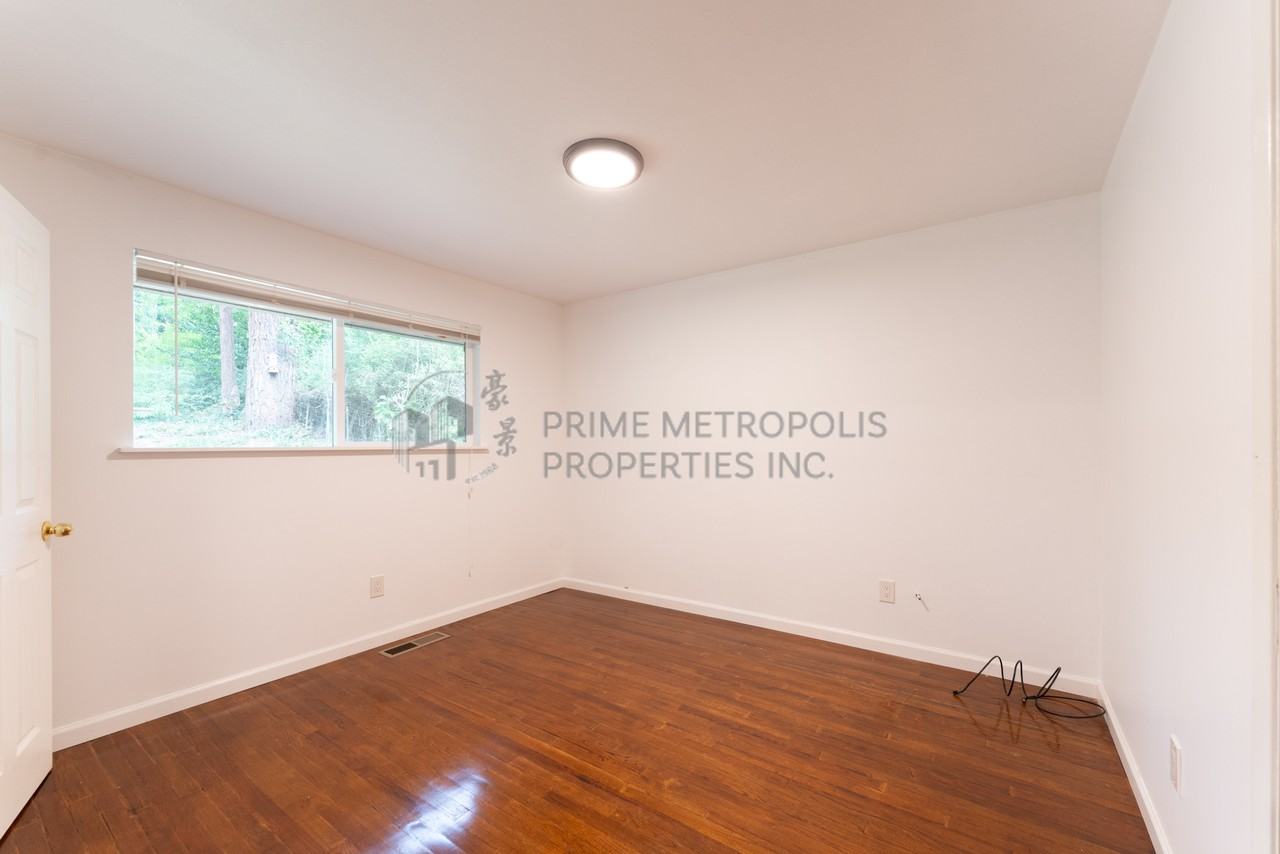 13033 27th Ave Ne #1 - Photo 7 of 21