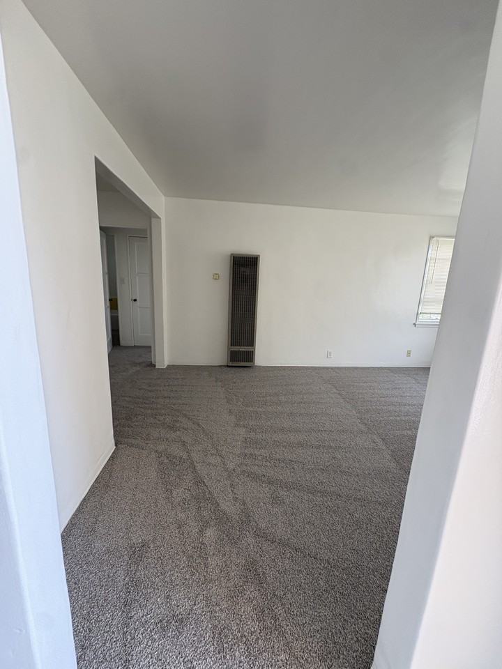 501 East Carrillo Street - Photo 3 of 11