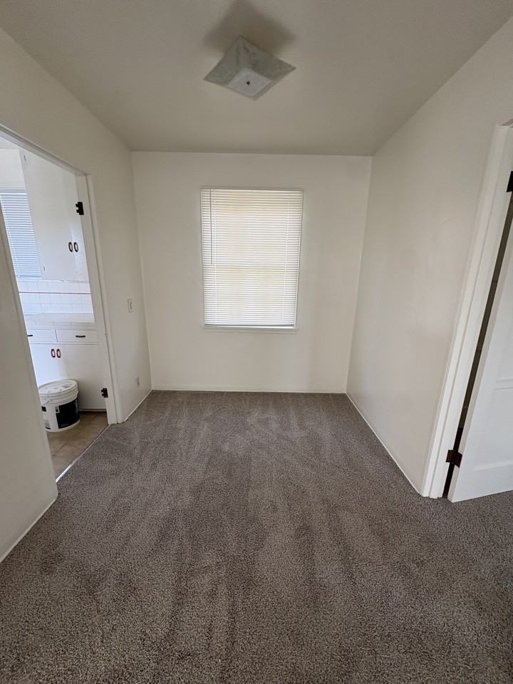 501 East Carrillo Street - Photo 6 of 11