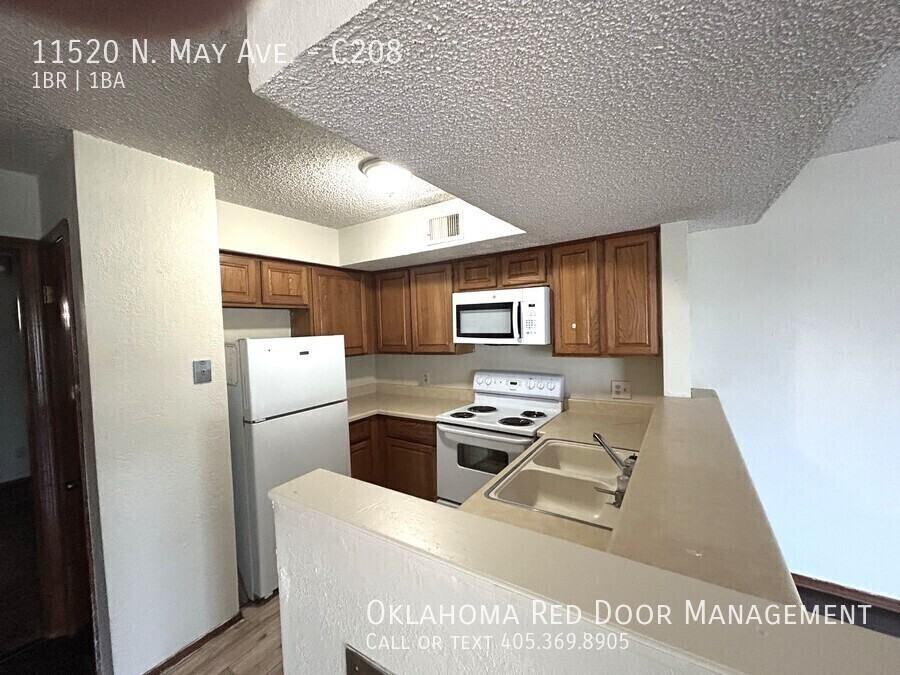 11520 N May Ave #C208 - Photo 3 of 17