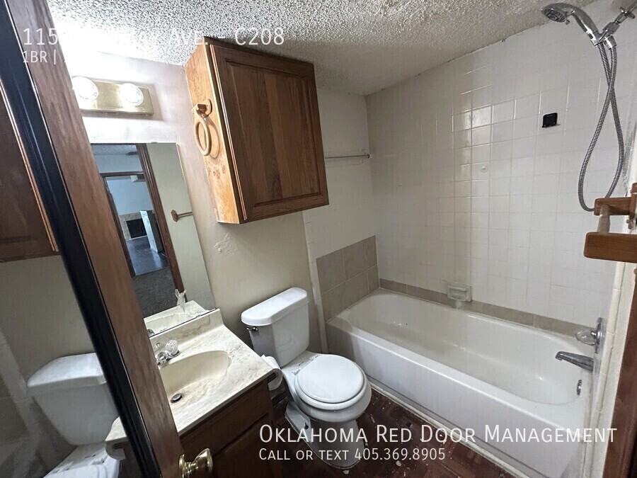 11520 N May Ave #C208 - Photo 7 of 17
