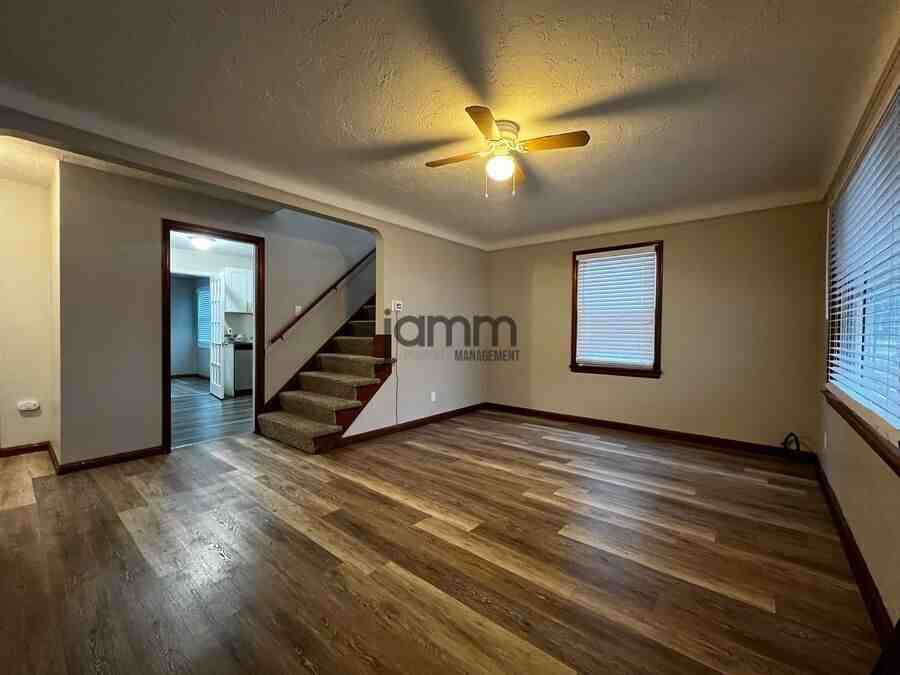 18713 Waterbury Ave - Photo 3 of 27