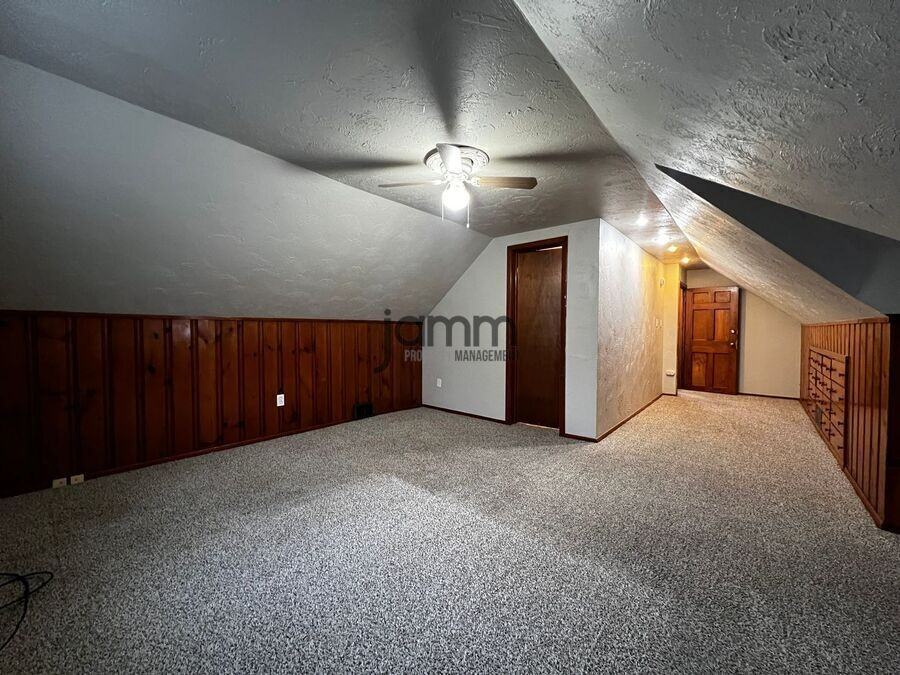 18713 Waterbury Ave - Photo 6 of 27