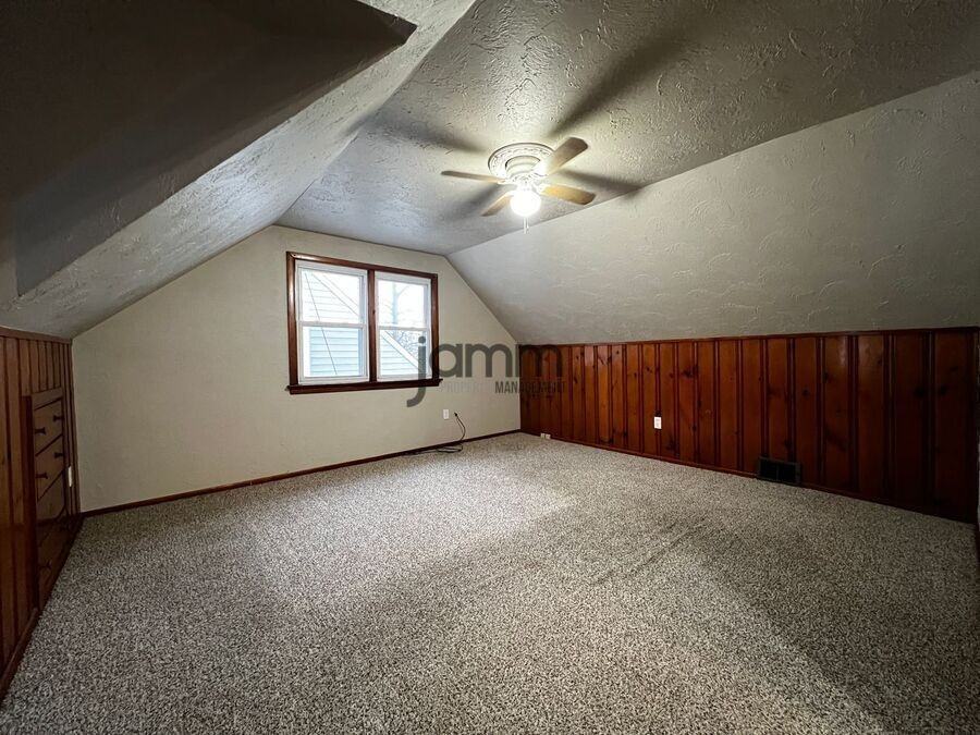 18713 Waterbury Ave - Photo 7 of 27