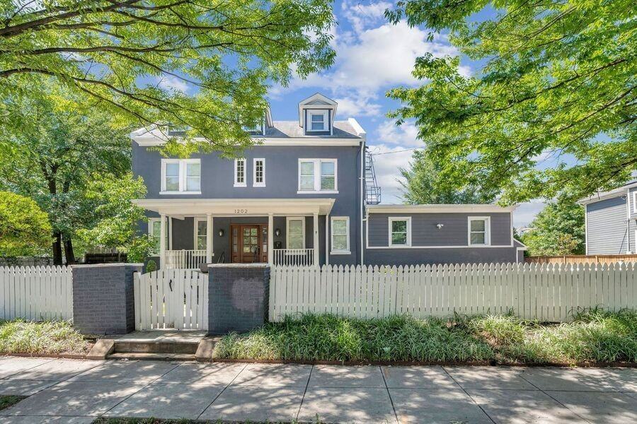 1202 Decatur St Nw - Photo 2 of 50