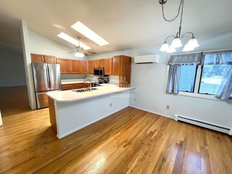 1220 N Weber St - Photo 4 of 18