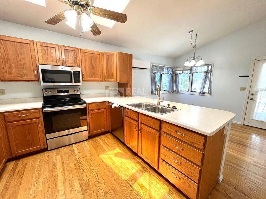 1220 N Weber St - Photo 6 of 18