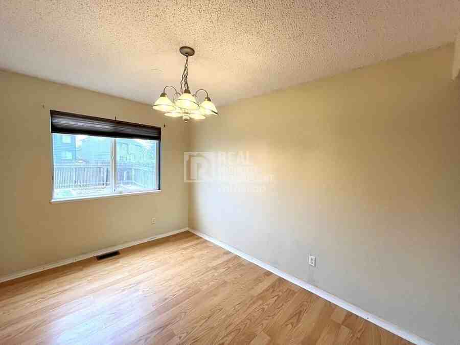 1067 Clogger Ln - Photo 5 of 28