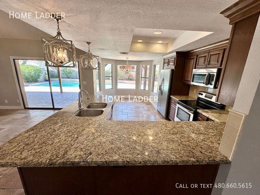 10570 E San Salvador Dr - Photo 7 of 26