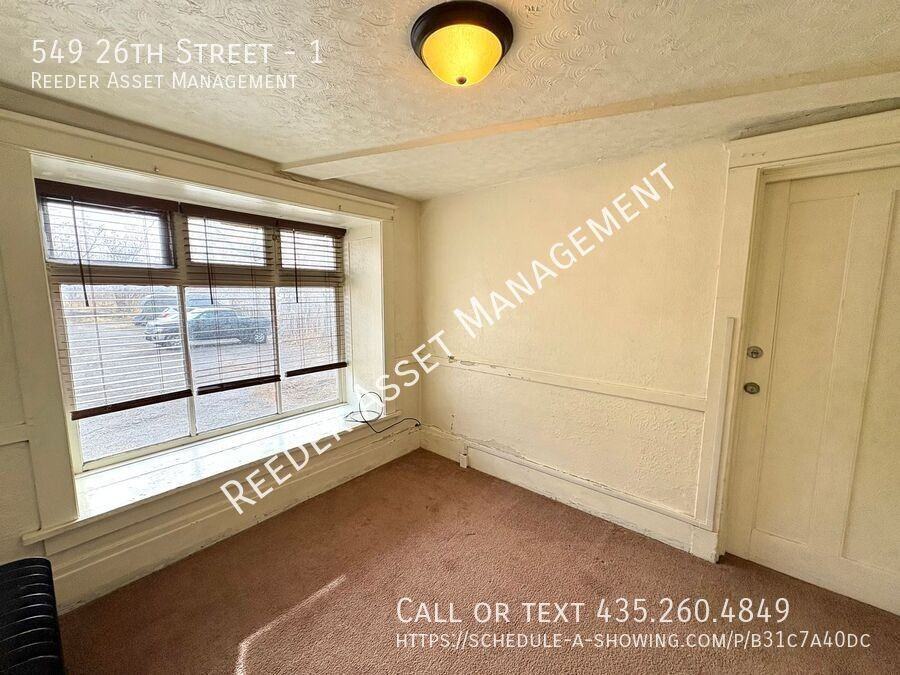549 26th St #1 - Photo 3 of 8